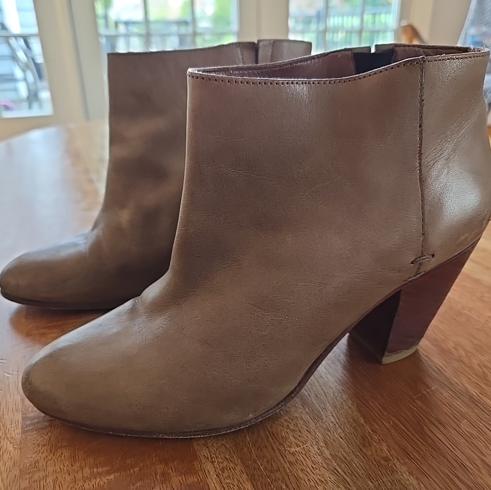 Elegant RACHEL COMEY Tan Leather Ankle Boots